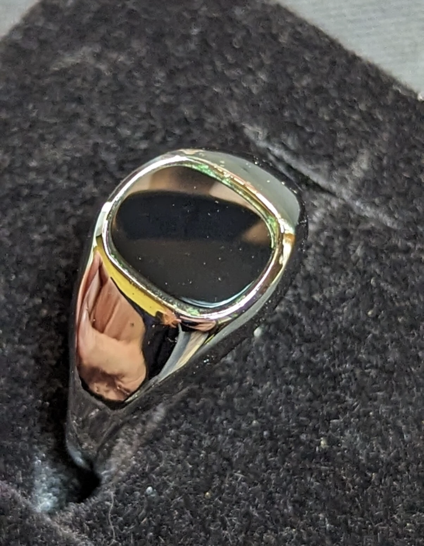 14kt G.E Unclad Onyx Ring 1