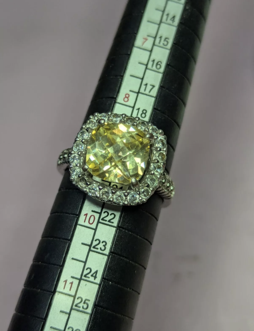 Antique Pre-owned Topaz Ring Size 9 (Unbranded)