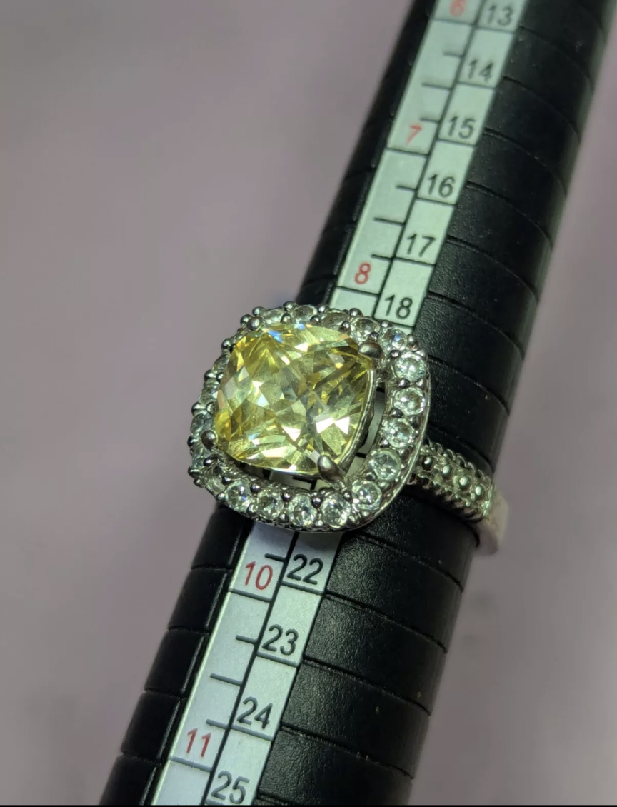 Antique Pre-owned Topaz Ring Size 9 (Unbranded) 1