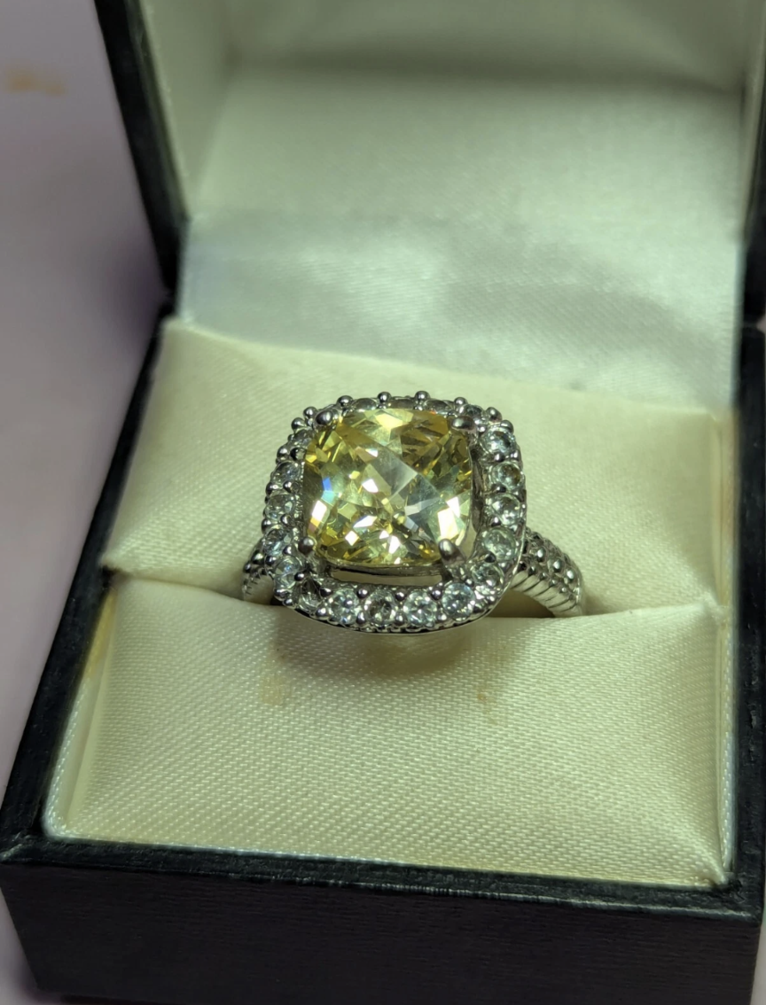 Antique Pre-owned Topaz Ring Size 9 (Unbranded) 3
