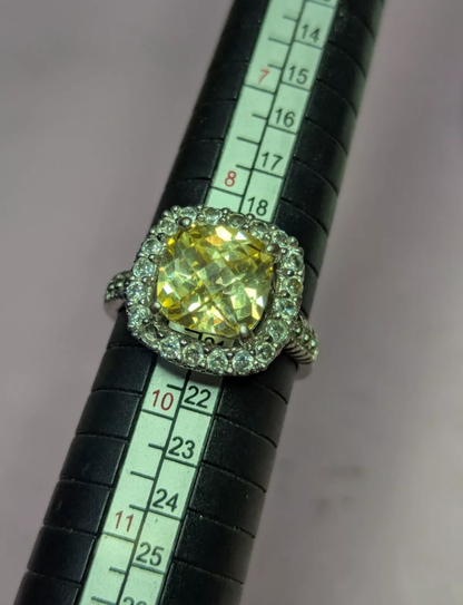Antique Pre-owned Topaz Ring Size 9 (Unbranded)
