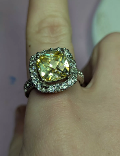 Antique Pre-owned Topaz Ring Size 9 (Unbranded) 2