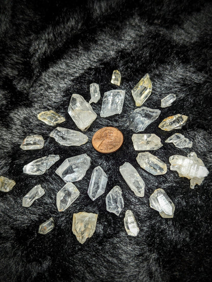 EsotericMineralsnCrystals Lot of small Quartz Crystals between 25 to 30 Lot 6