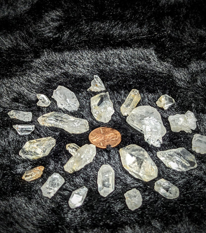 EsotericMineralsnCrystals Lot of small Quartz Crystals between 25 to 30 Lot 4