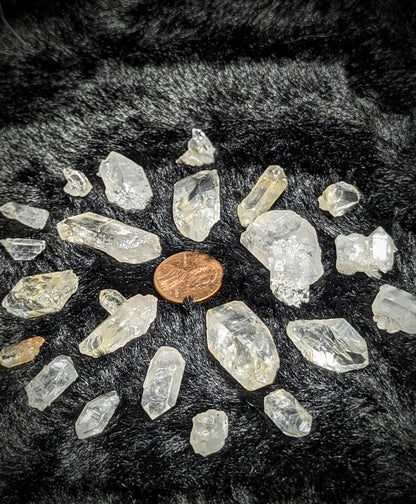 EsotericMineralsnCrystals Lot of small Quartz Crystals between 25 to 30 Lot 4