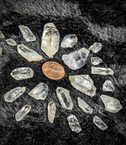 EsotericMineralsnCrystals Lot of small Quartz Crystals between 25 to 30 crystals Lot 2