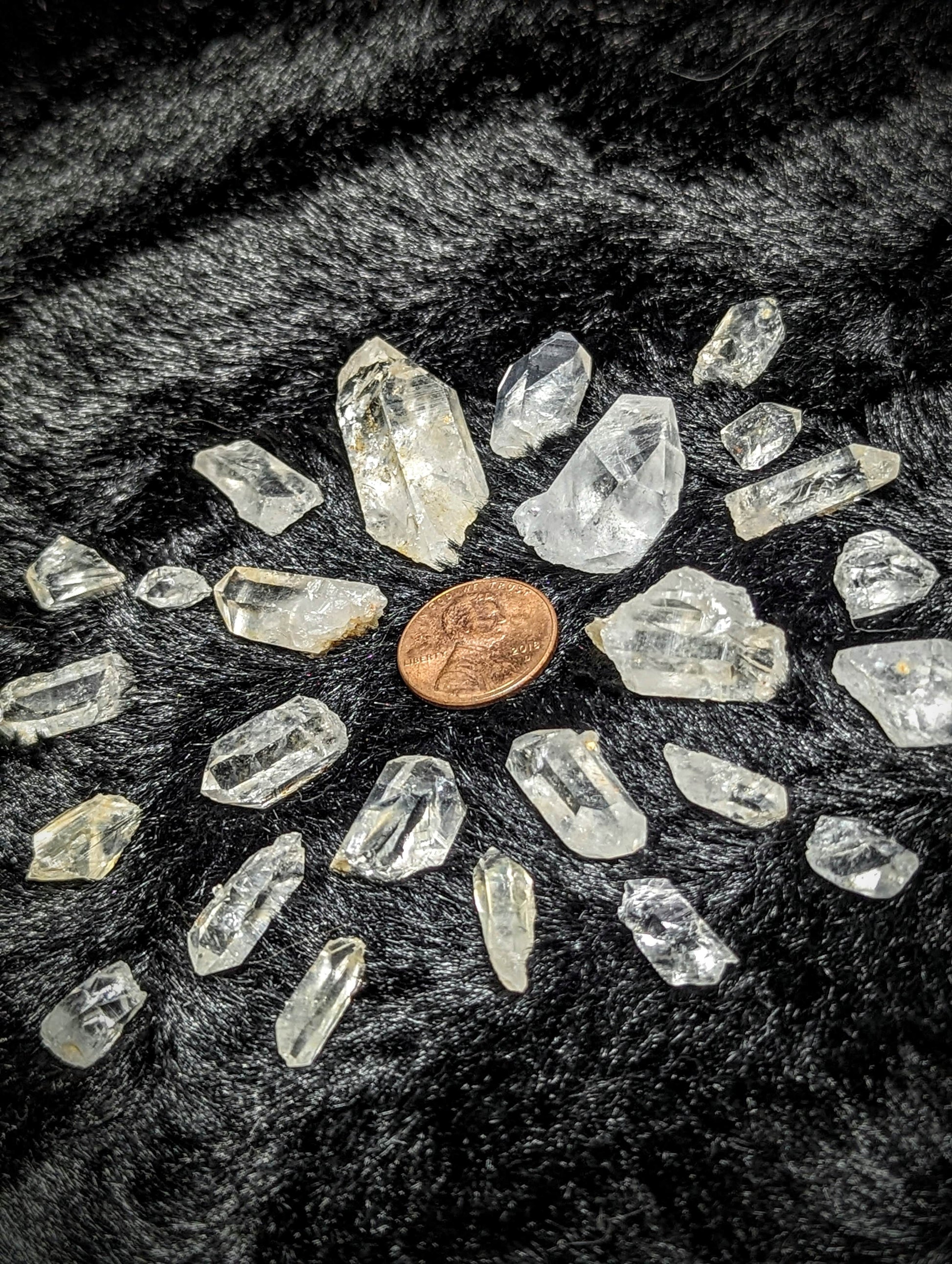 EsotericMineralsnCrystals Lot of small Quartz Crystals between 25 to 30 crystals Lot 2